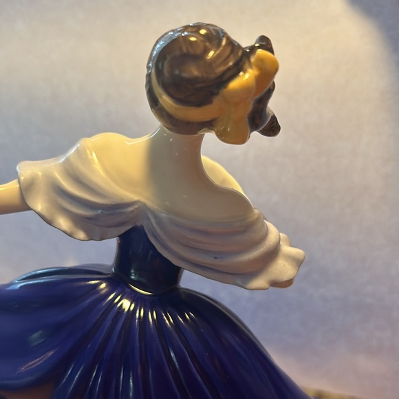 Royal Doulton Elaine Figurine - Picture 5 of 8